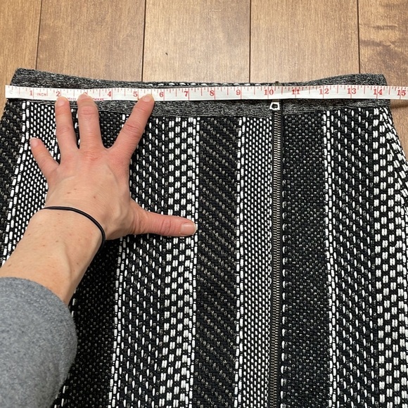 Judith & Charles woven knit black white metallic mini skirt size 4 zipper - Picture 10 of 12